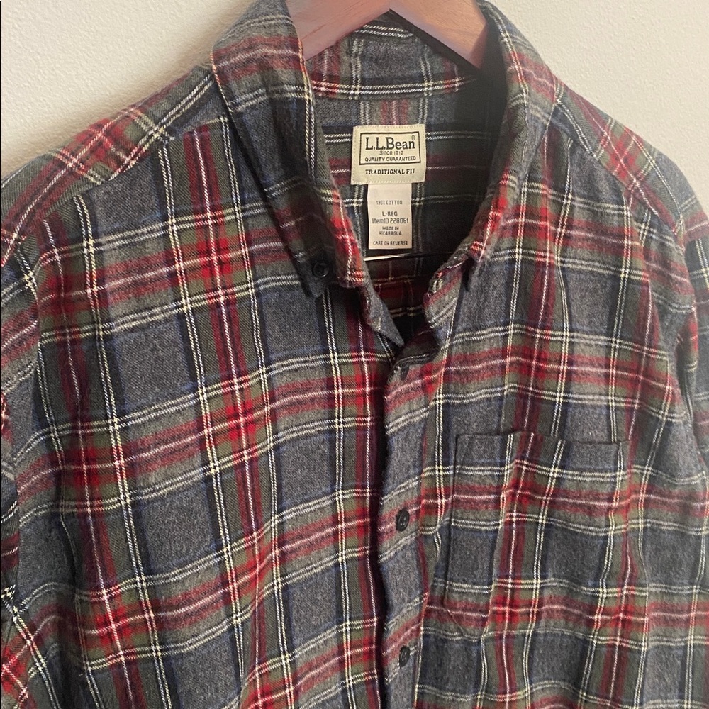 L.L. Bean Men’s Red/Gray Plaid Traditional Fit LongSleeve Flannel Shirt 228061 L
